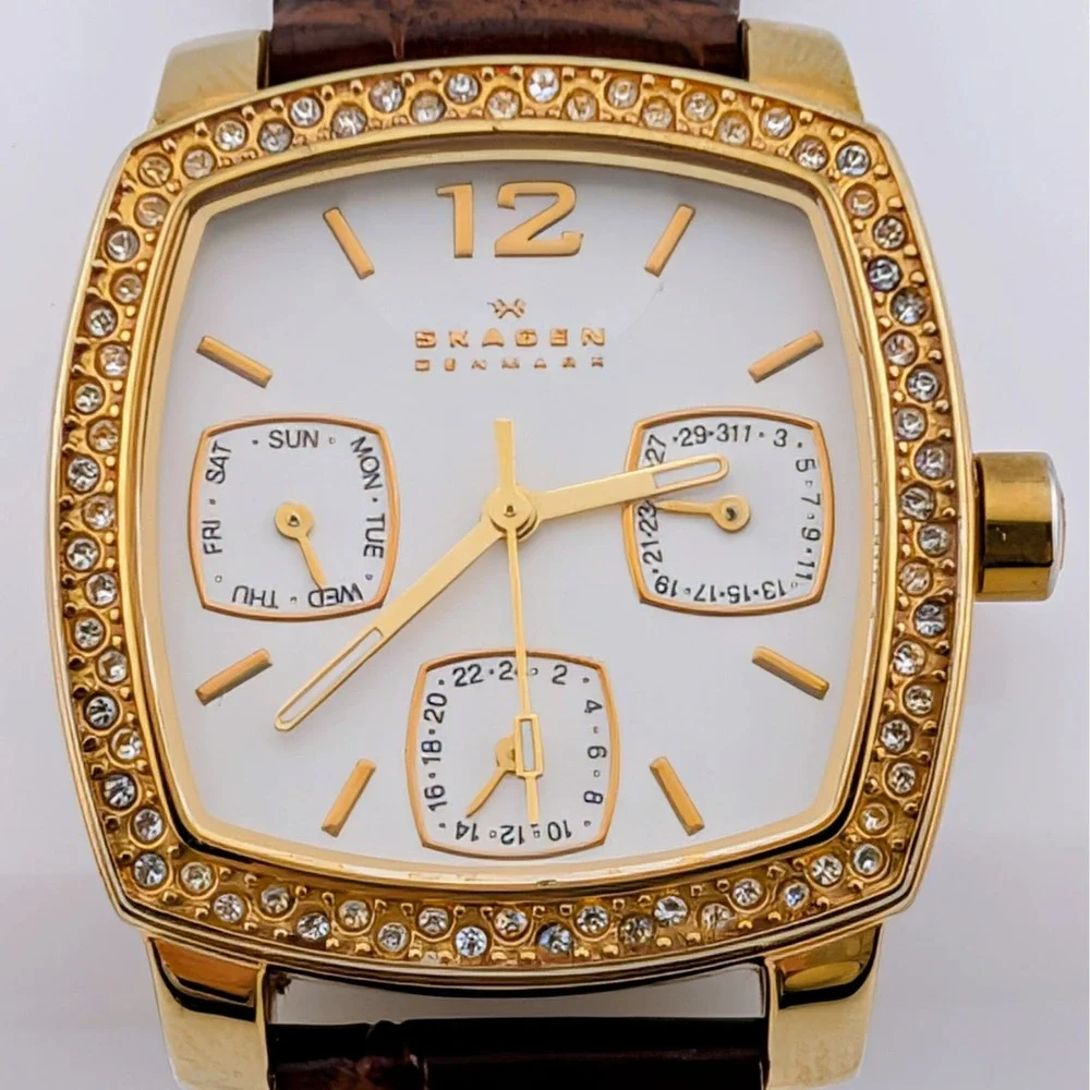 Y2K Skagen 558SGLD8A White MOP Dial Crystal Bezel Gold Tone Watch 30mm 7.5